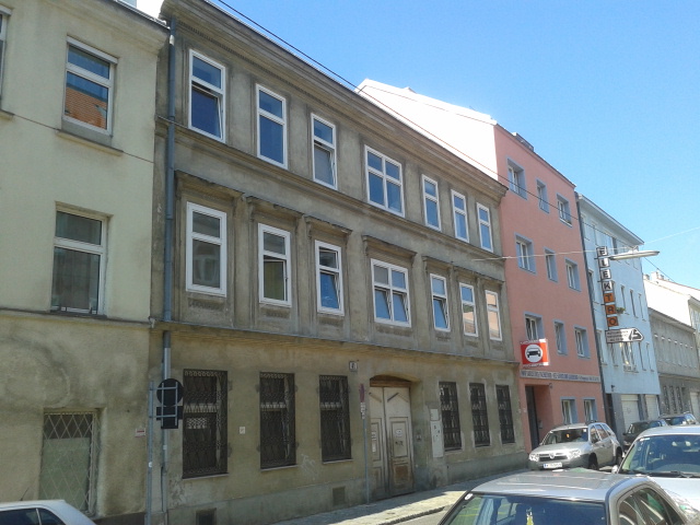 altes 2-stöckiges Wohnhaus im 17. Bezirk Wiens